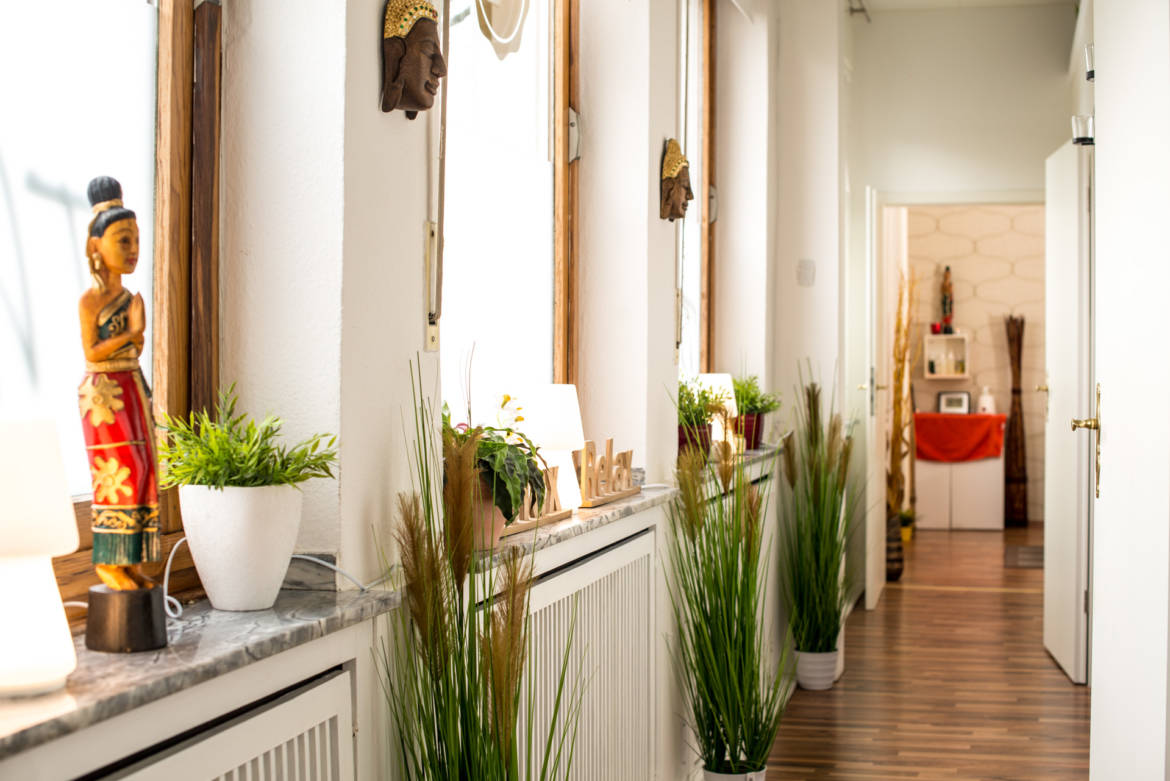 Thasiana-Salon-Flur-Buddha.jpg